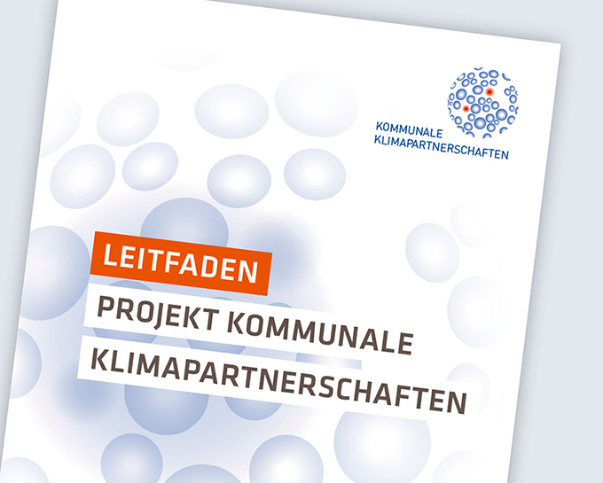 Titelseite des Leitfadens „Projekt Kommunale Klimapartnerschaften“